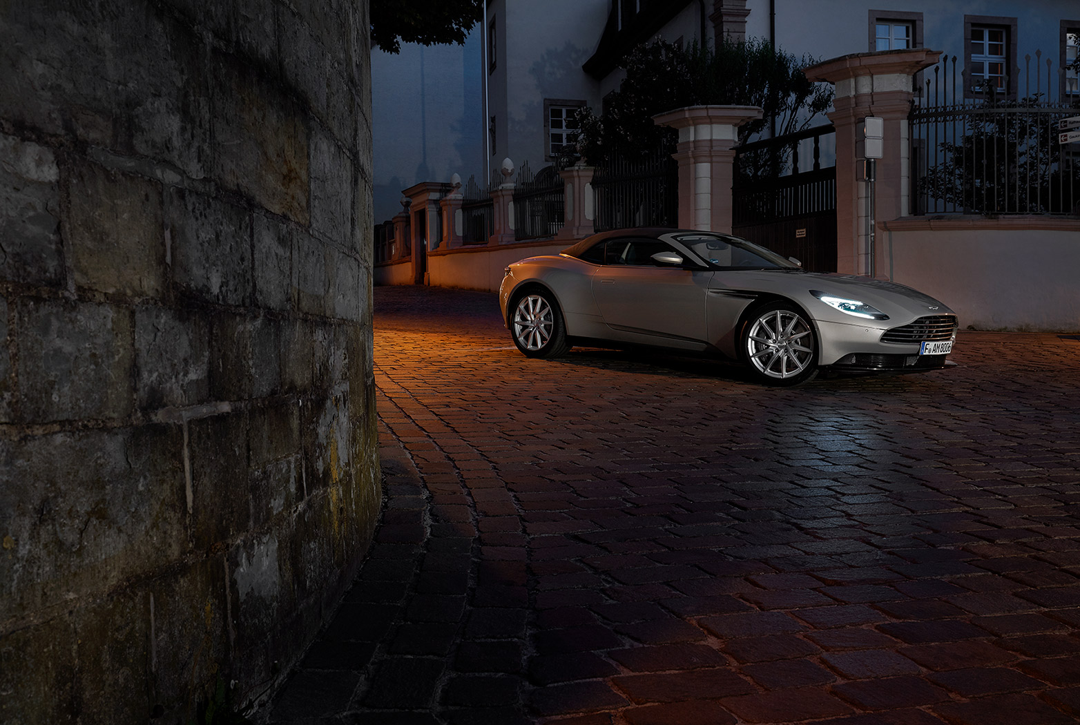 Aston Martin DB 11 Volante